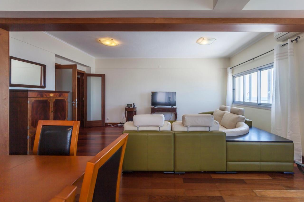 Deluxe Marina Apartment ปอนตาเดลกาดา ภายนอก รูปภาพ
